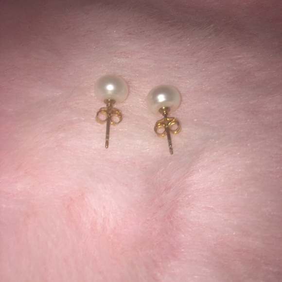 Stud pearls ( freshwater) SOLD OUT!! - Picture 3 of 5